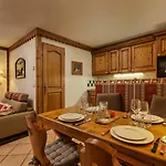 Grepon -city Center - Free Swimming Pool, Sauna, Gym - Free Parking - By Cozee